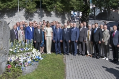 Klubi ja külalised 20. augusti kivi juures